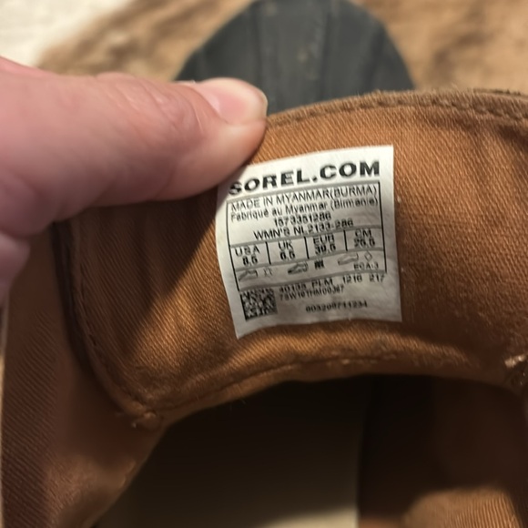 Woman’s Sorel Duck Boots - Picture 5 of 5